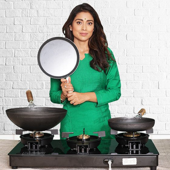 https://www.theindusvalley.in/cdn/shop/files/iron_cookware_online_2_9314d6ae-df7f-4a1e-9e66-8d351beabb5b.jpg?v=1681820091&width=1500