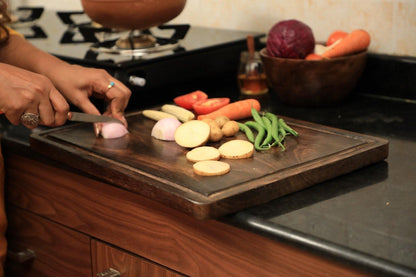 Mango Wood Chopping Board for kitchen (18 Inch) - The Indus Valley